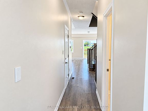 3rd image of 109 Sapphire Way