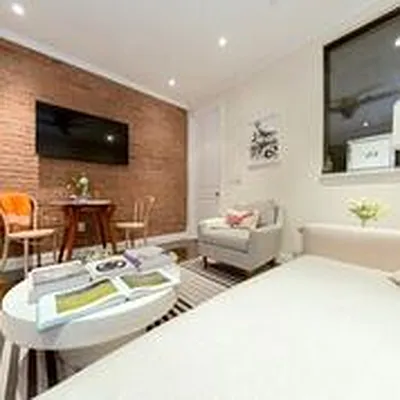 Rented by Francine Realty | media 20