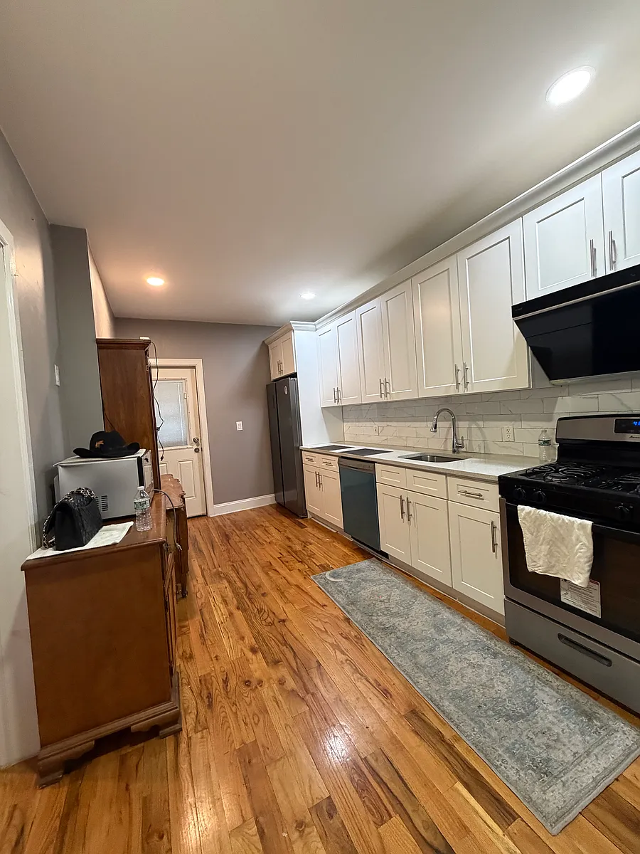 Building Photo - 639 Baker Ave #1