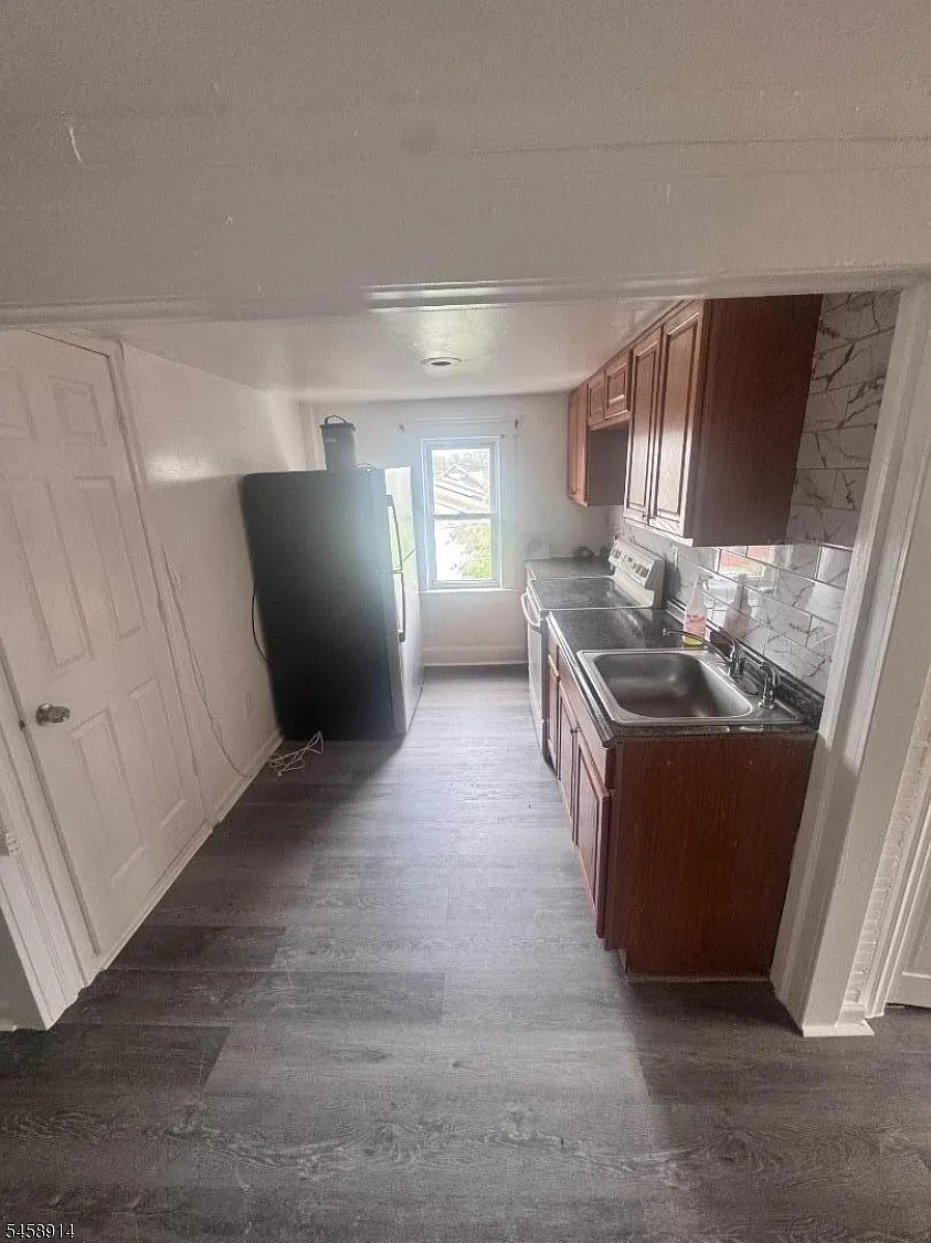 2 bed, 1.0 bath, $2,000 — Photo 2