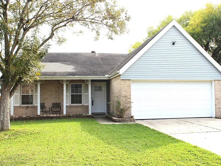 805 Willow Creek Dr — Photo 1