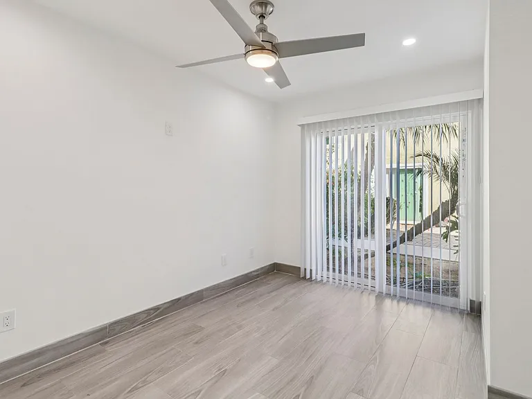 738 S Orange Ave — Photo 38