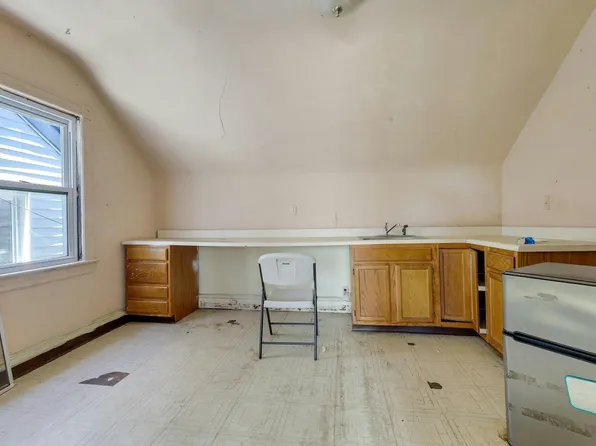 46 Highwood Terrace image 4 of 30