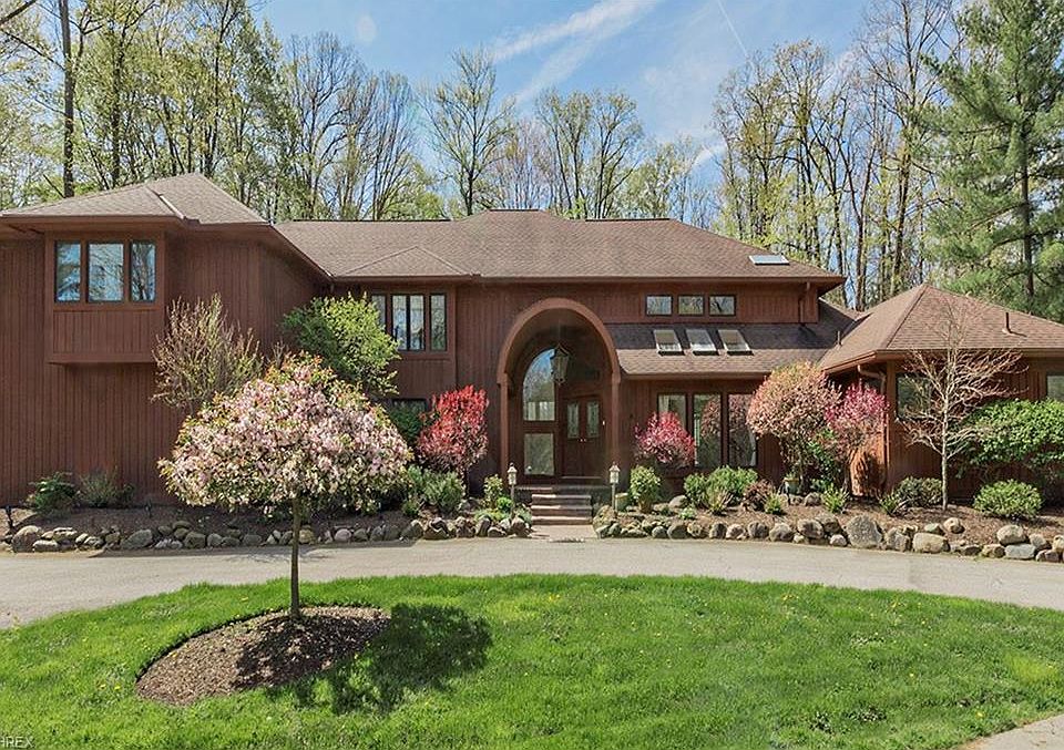 1st image of 30 Pebblebrook Ln