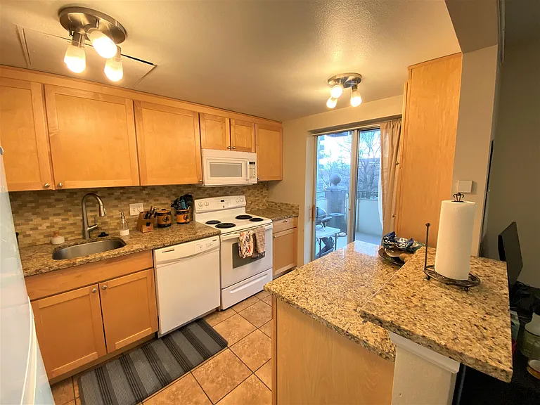 700 N Washington St — Photo 32