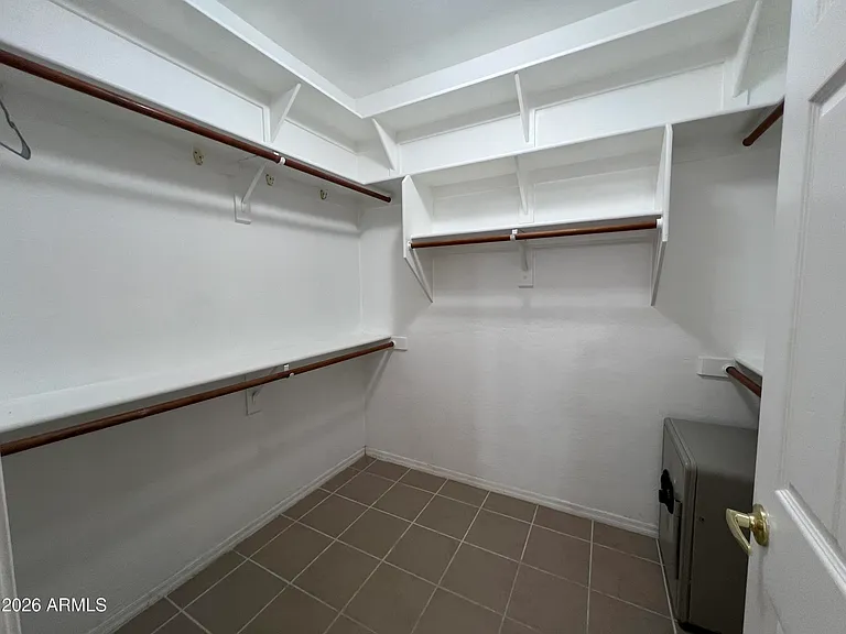 218 E Sunburst Ln — Photo 13