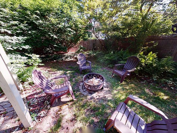 3rd image of 701 E Farnum Ave