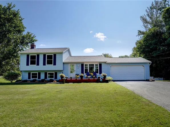 2 McCleary Rd, Spencerport, NY 14559