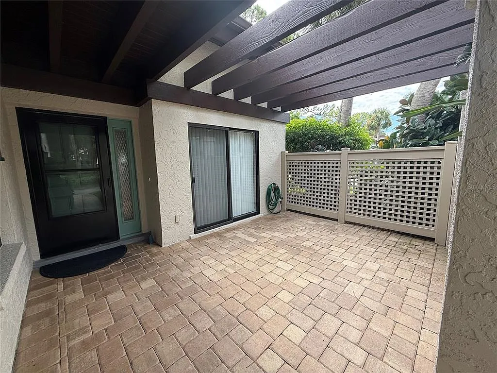 2 bed, 2.0 bath, 1283 sqft, $2,350 — Photo 2
