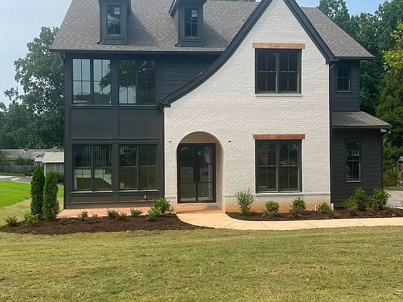 2nd image of 880 Austin Dr