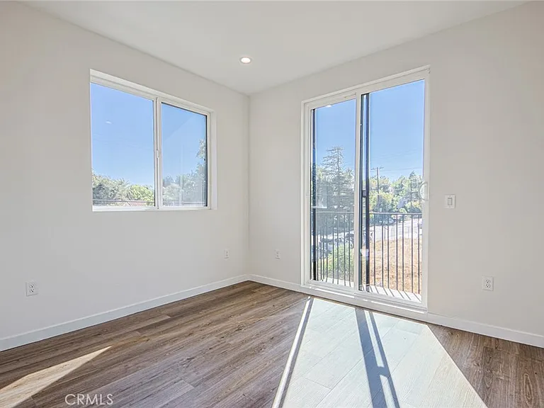 10719 Addison St — Photo 10