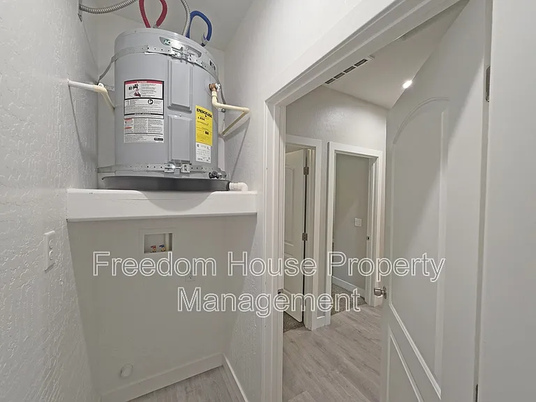 1121 Sixshooter Ave #4 — Photo 18