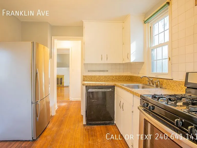8 Franklin Ave — Photo 8