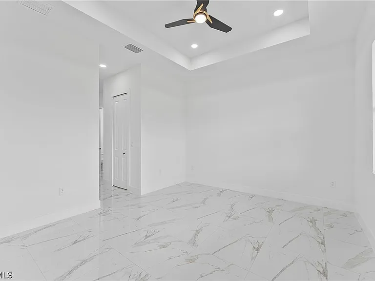 548 Long Island St E — Photo 19