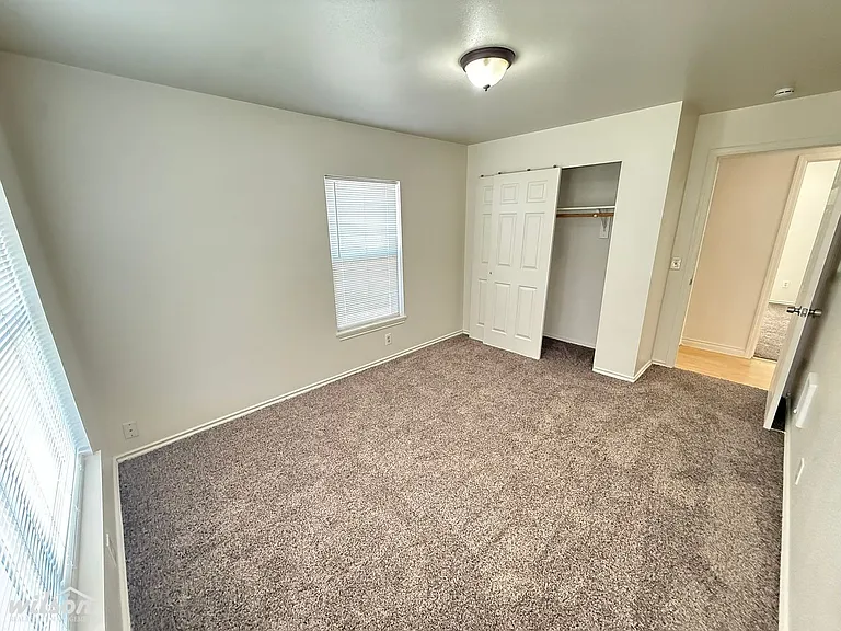 1005 S 33rd Ave — Photo 7