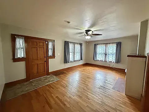 3127 W Maple St — Photo 4
