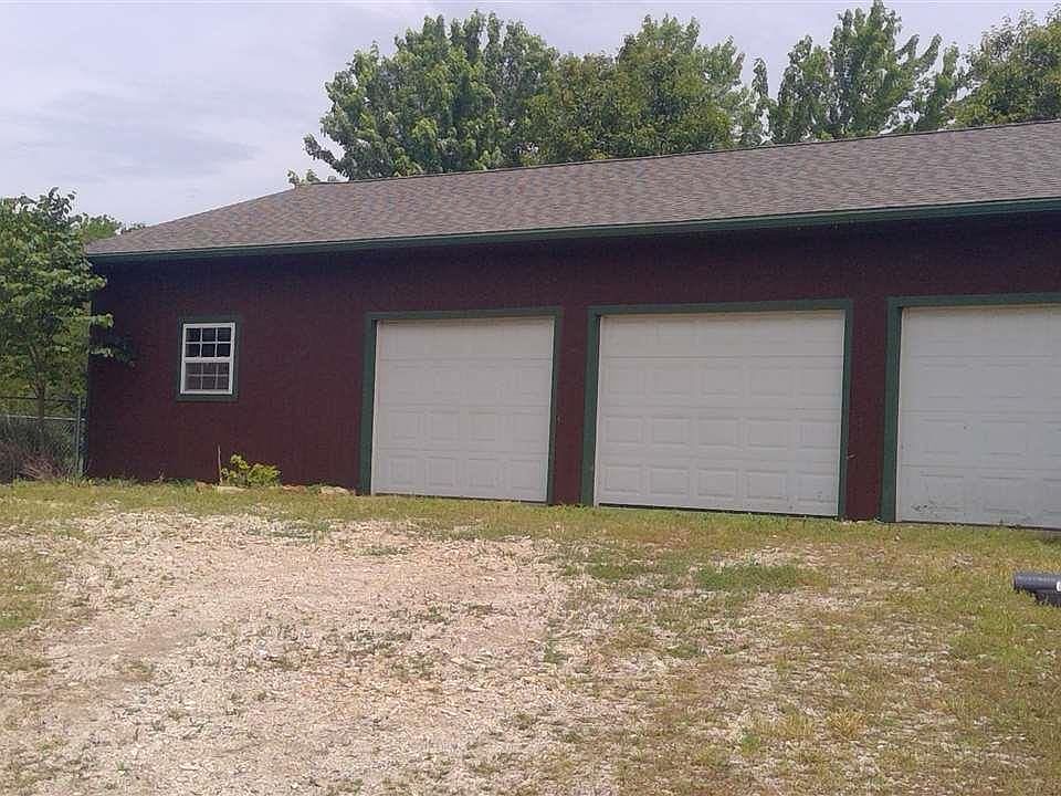 2nd image of 540 N 1700th Rd