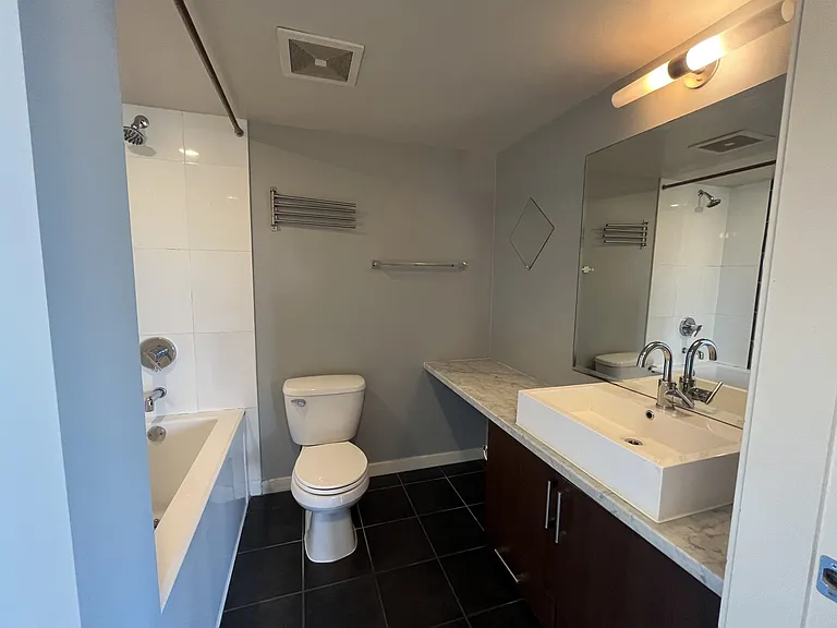 1068 Broadway W #803 — Photo 5