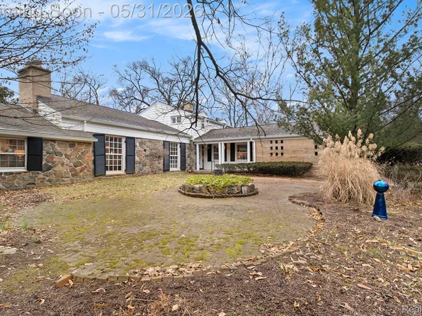 26580 Wellington Rd, Franklin, MI 48025