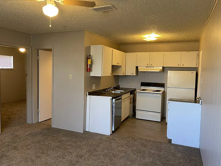 4007 College Main St #D — Photo 7