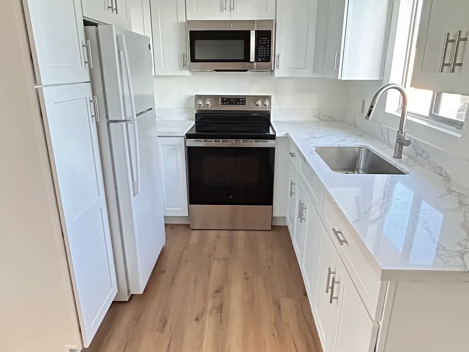 2 bed, 950 sqft, $2,500 — Photo 2
