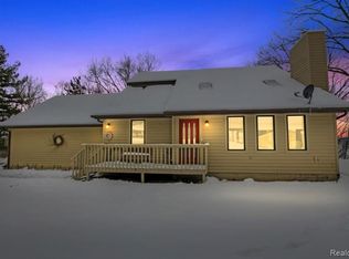 8401 Eaton Rd, Davisburg, MI 48350