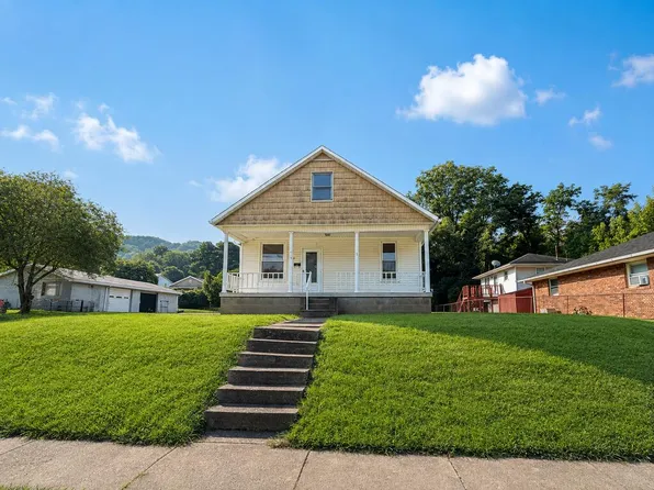 726 N 4th Avenue, Paden City, WV 26159