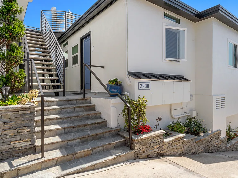 2930 S Coast Hwy #5 — Photo 3