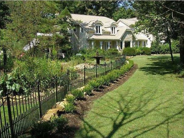 2nd image of 10919 Ridge Ct