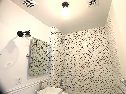 Rented by Tapiro Realty | media 12