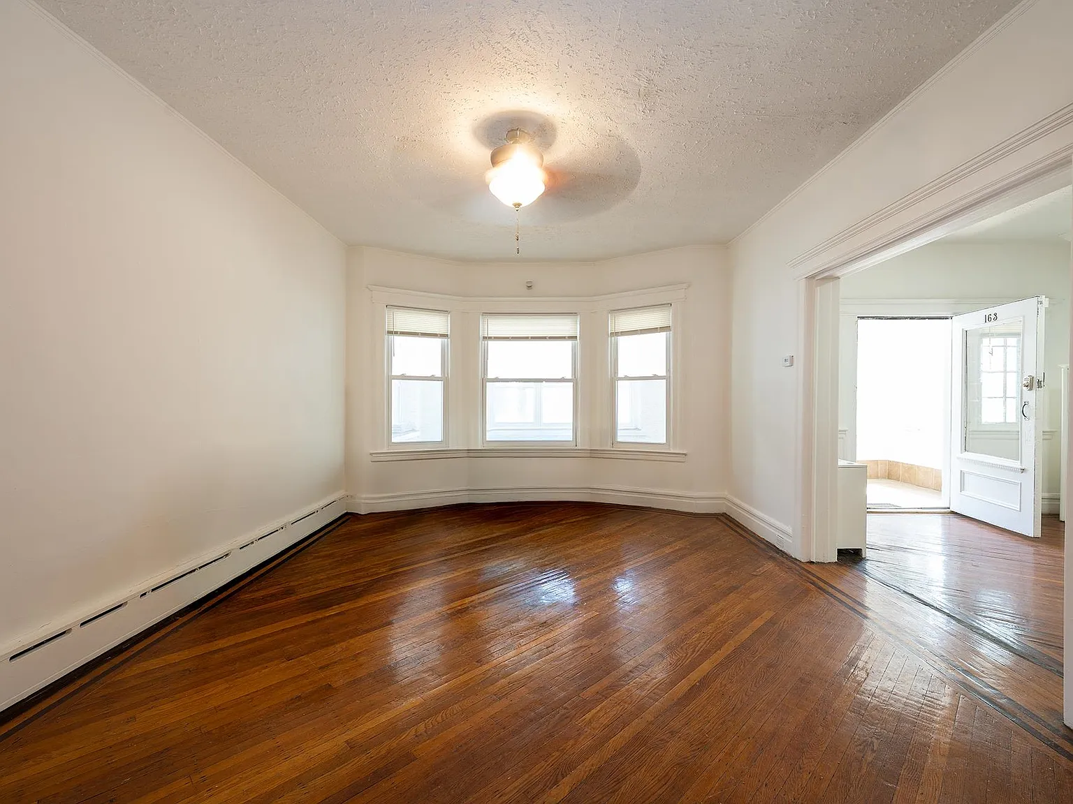 5 bed, 2.5 bath, $3,800 — Photo 4