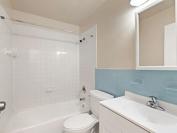 4th image of 838 Wood Ave #D10