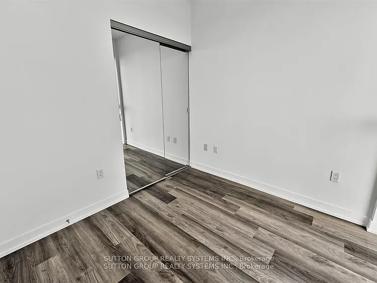 6 Chartwell Rd #402 — Photo 16