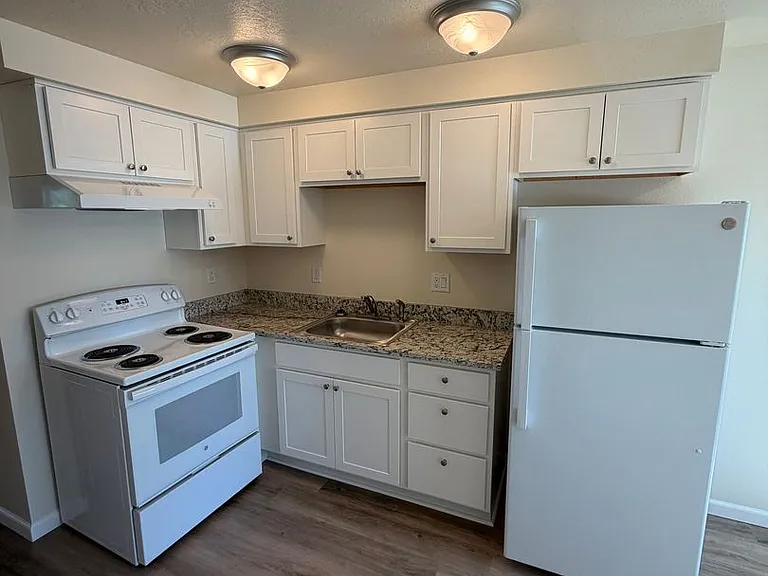 2215 Elm St SW — Photo 7