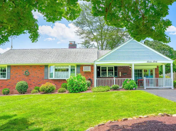 760 Sweetbriar Dr, Warminster, PA 18974