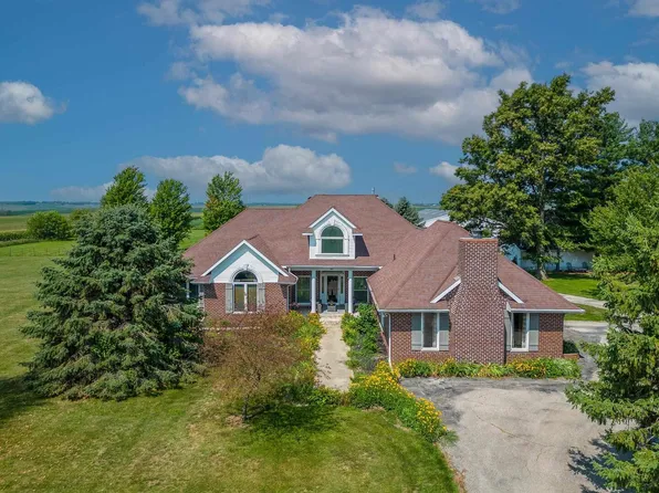 3557 County Highway 5, Galva, IL 61434