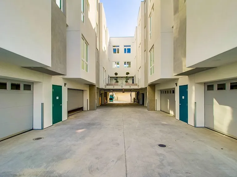 The Evelyn Townhomes: Luxe Living in the Heart of North Park's Trendy Vibe — Photo 33