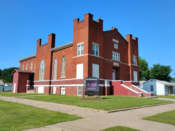 502 E 6th St, Coffeyville, KS 67337