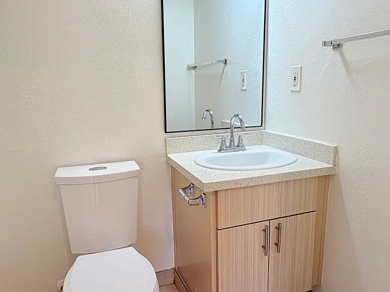 615 W Milford St — Photo 3