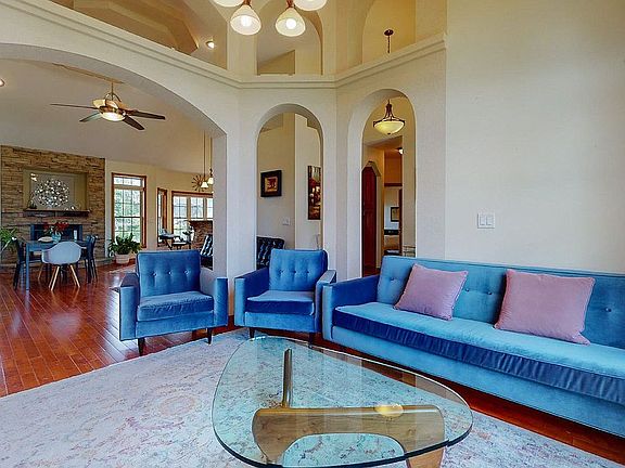 5th image of 4121 Carlton Dr