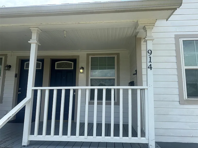 914 W Lynwood Ave — Photo 2
