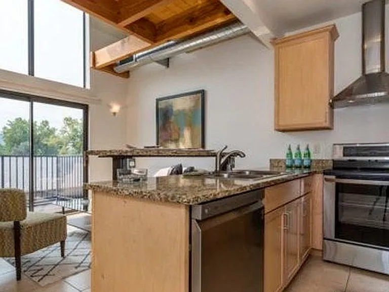 4645 Broadway St #B3 — Photo 7