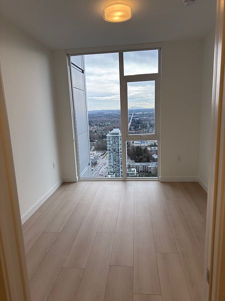 Surrey Apartment for rent - 2 Bedrooms — photo 10