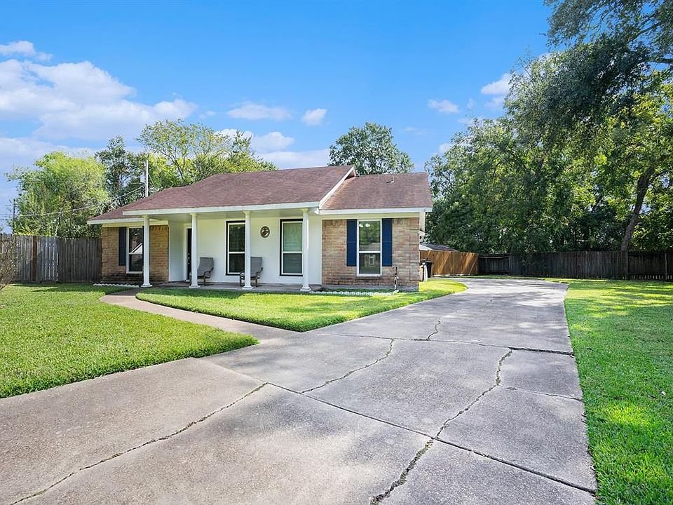 1st image of 226 Pecan Dr