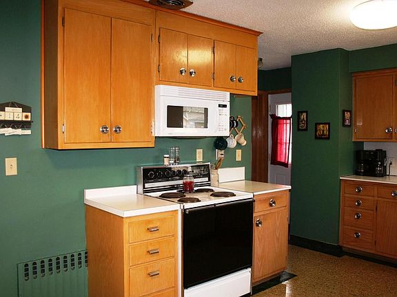 Tons of cabinetry!