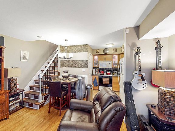 2nd image of 19 Wolkoff Ln