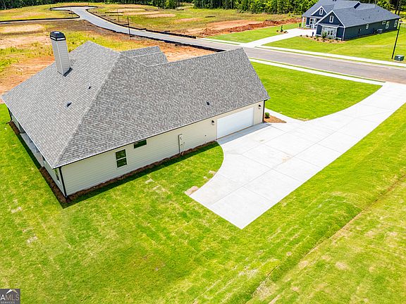 4th image of 133 Woodford Dr