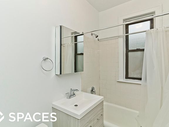 5th image of 635 W Roscoe Street # 3o Top Flr