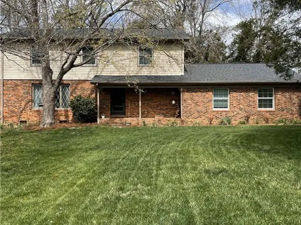 307 Shadowlawn Dr, Jamestown, NC 27282