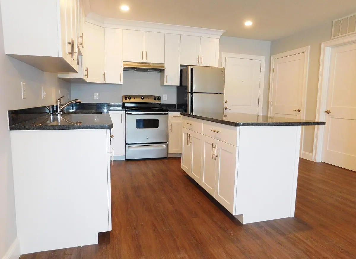 1 bed, 875 sqft, $2,400 — Photo 4